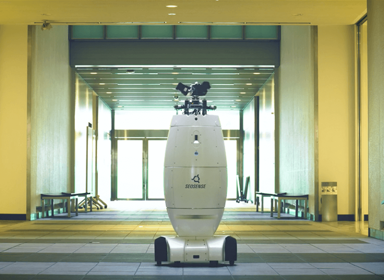 明治大学 生田キャンパス「キャンパスは世界～Go Forward, Go Global～」