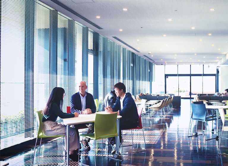 明治大学 中野キャンパス「キャンパスは世界～Go Forward, Go Global～」